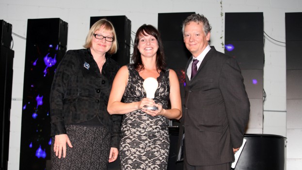 Christine Desjardine accepts her award with Strategy executive editor Mary Maddever on the left and new P&G president Thom Lachman on the right.