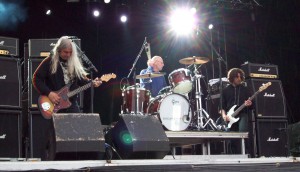 Dinosaur_Jr._at_WTAI_in_Stockholm