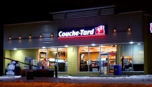 Alimentation_Couche-Tard_at_night_in_Montreal,_QC
