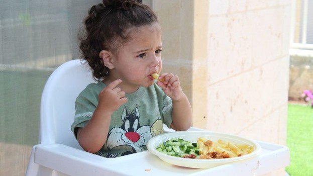 Kids-Eating